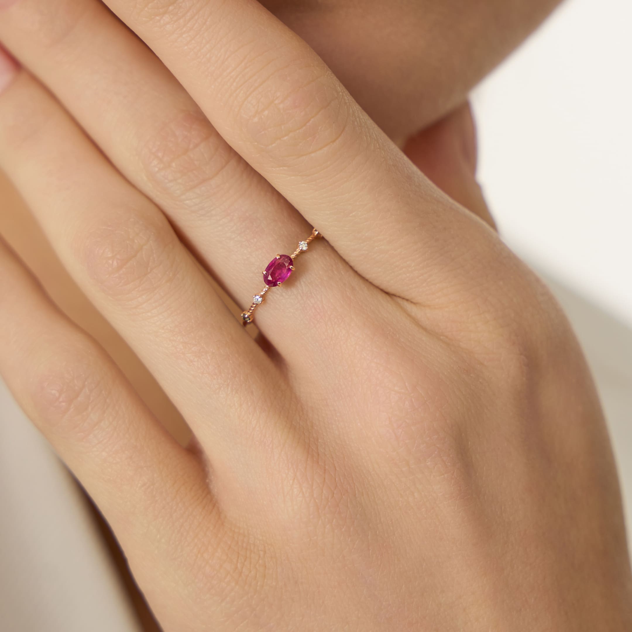 Кольцо из золота с рубином