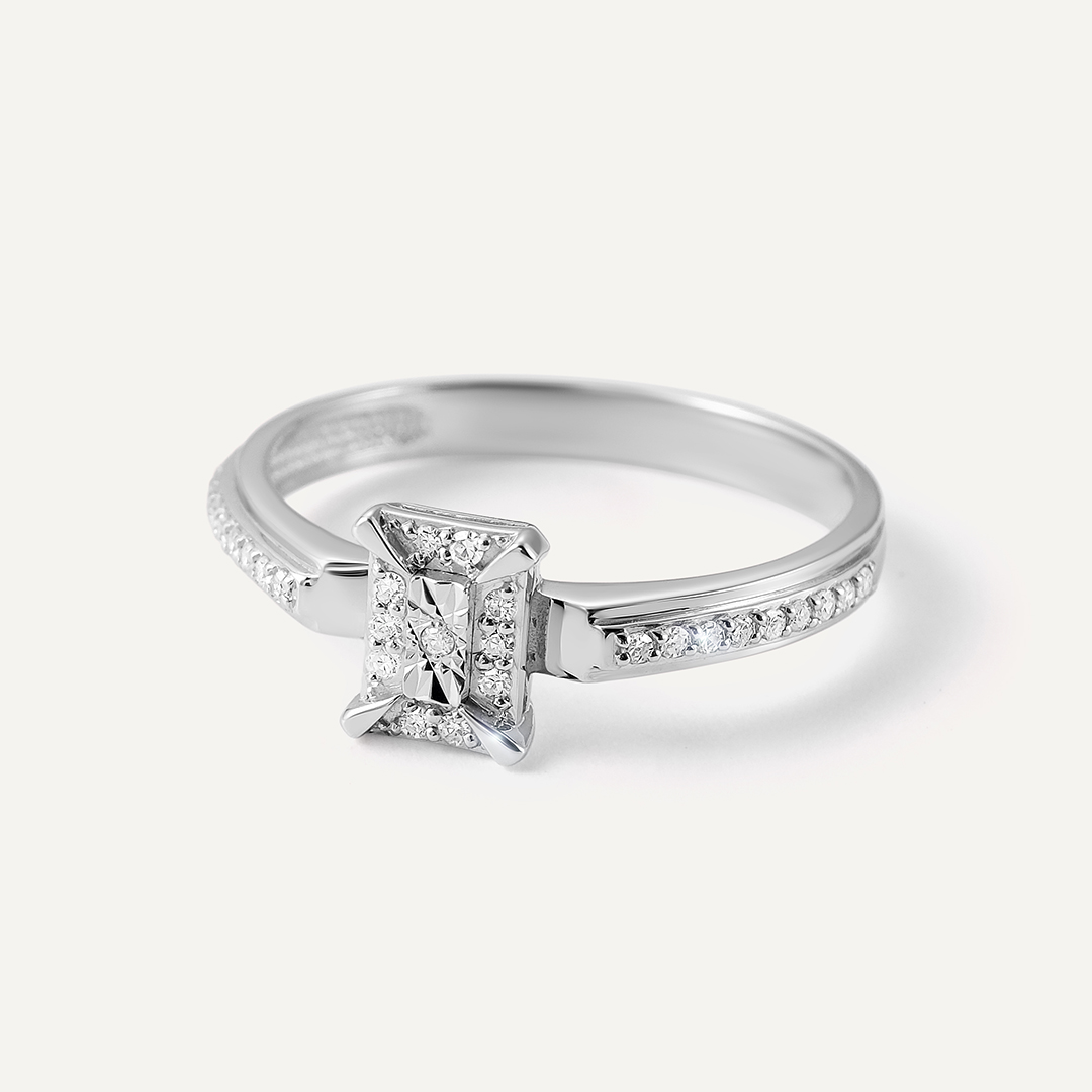 Кольцо из белого золота с бриллиантами