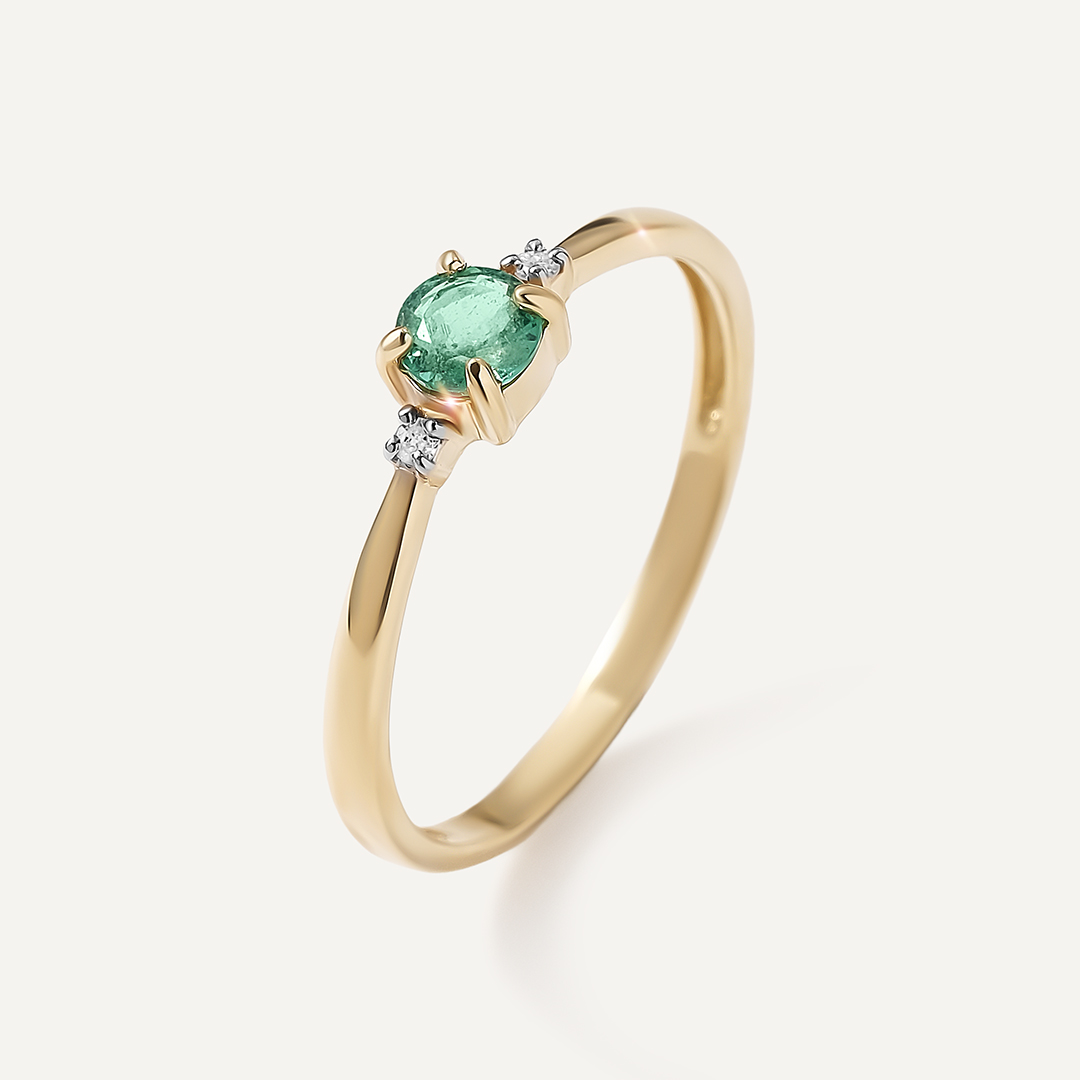 Кольцо из желтого золота с изумрудом