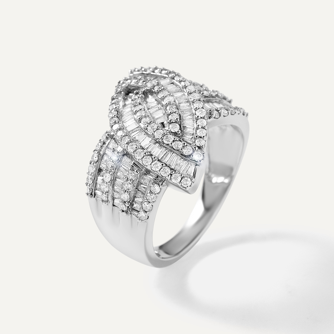 Кольцо из белого золота с бриллиантами