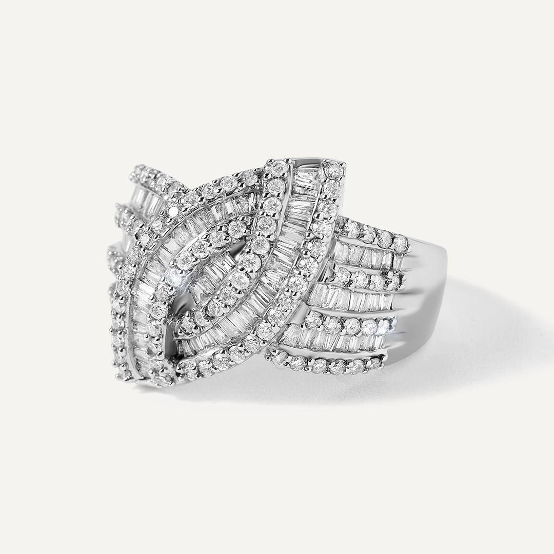 Кольцо из белого золота с бриллиантами