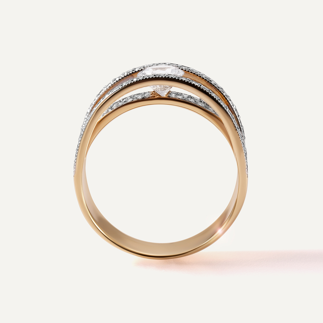 Кольцо из желтого золота с белым сапфиром