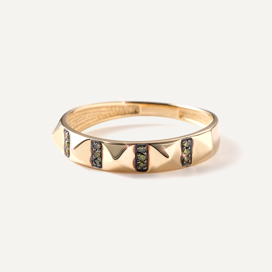 Кольцо из желтого золота с зелеными бриллиантами