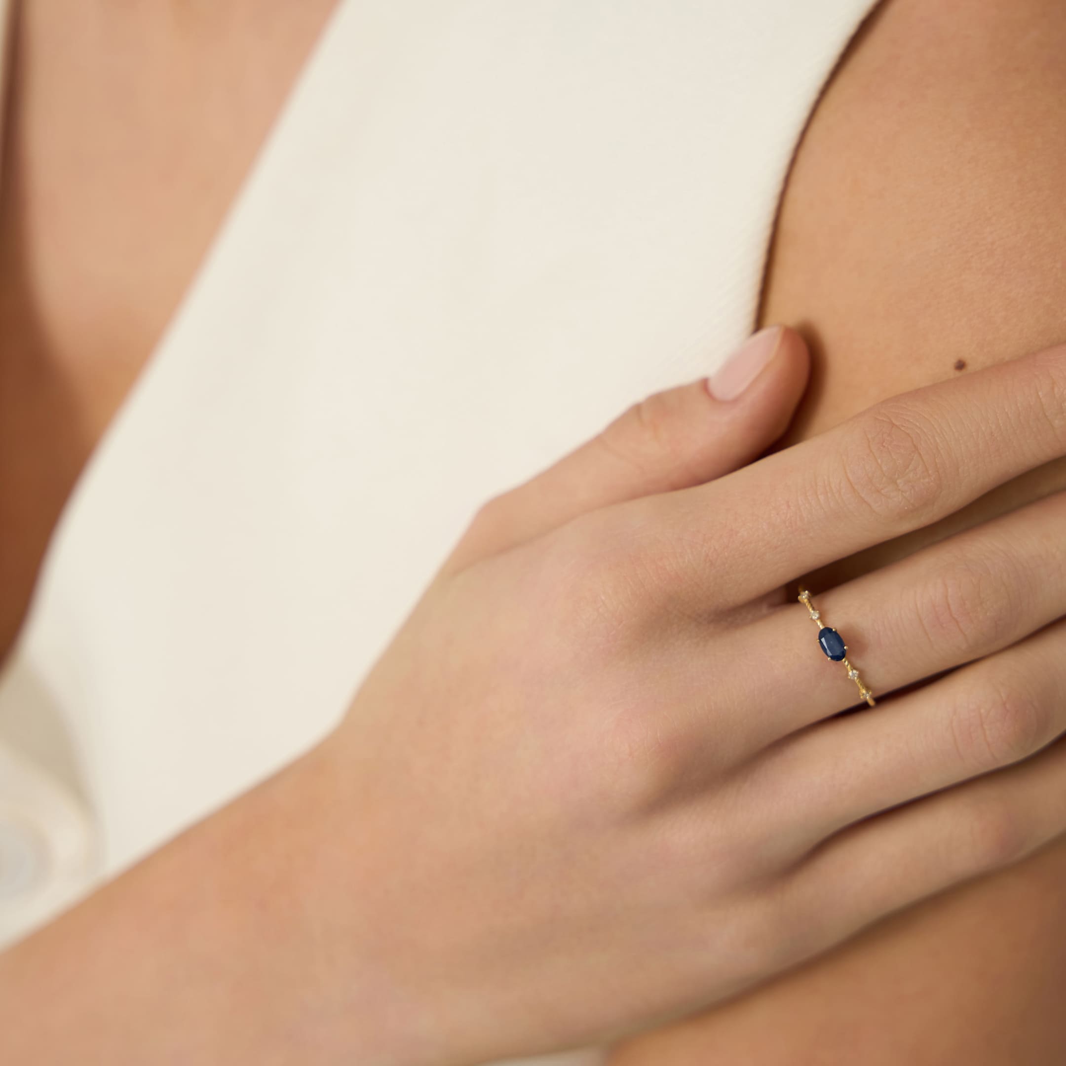 Кольцо из желтого золота с сапфиром