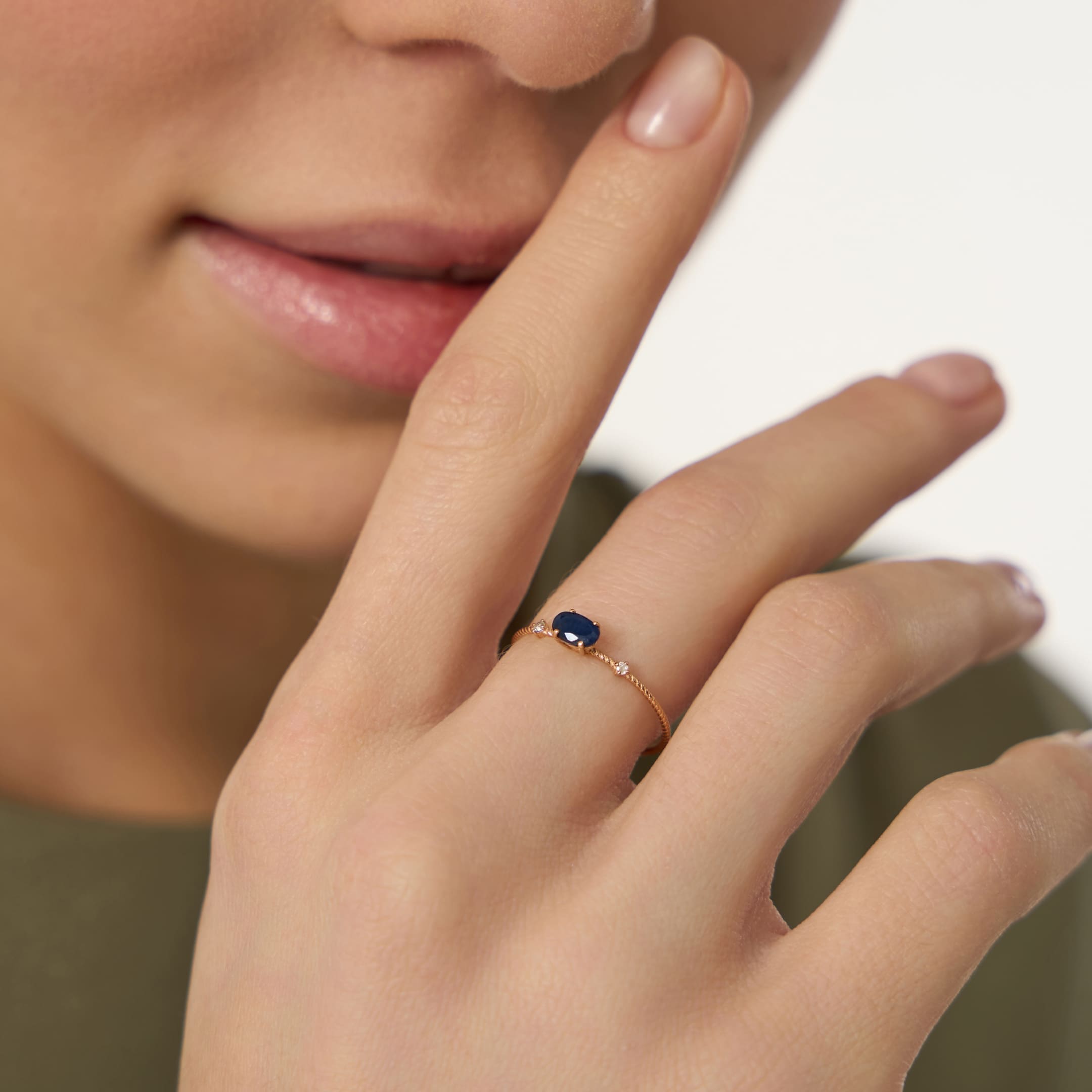 Кольцо из золота с сапфиром