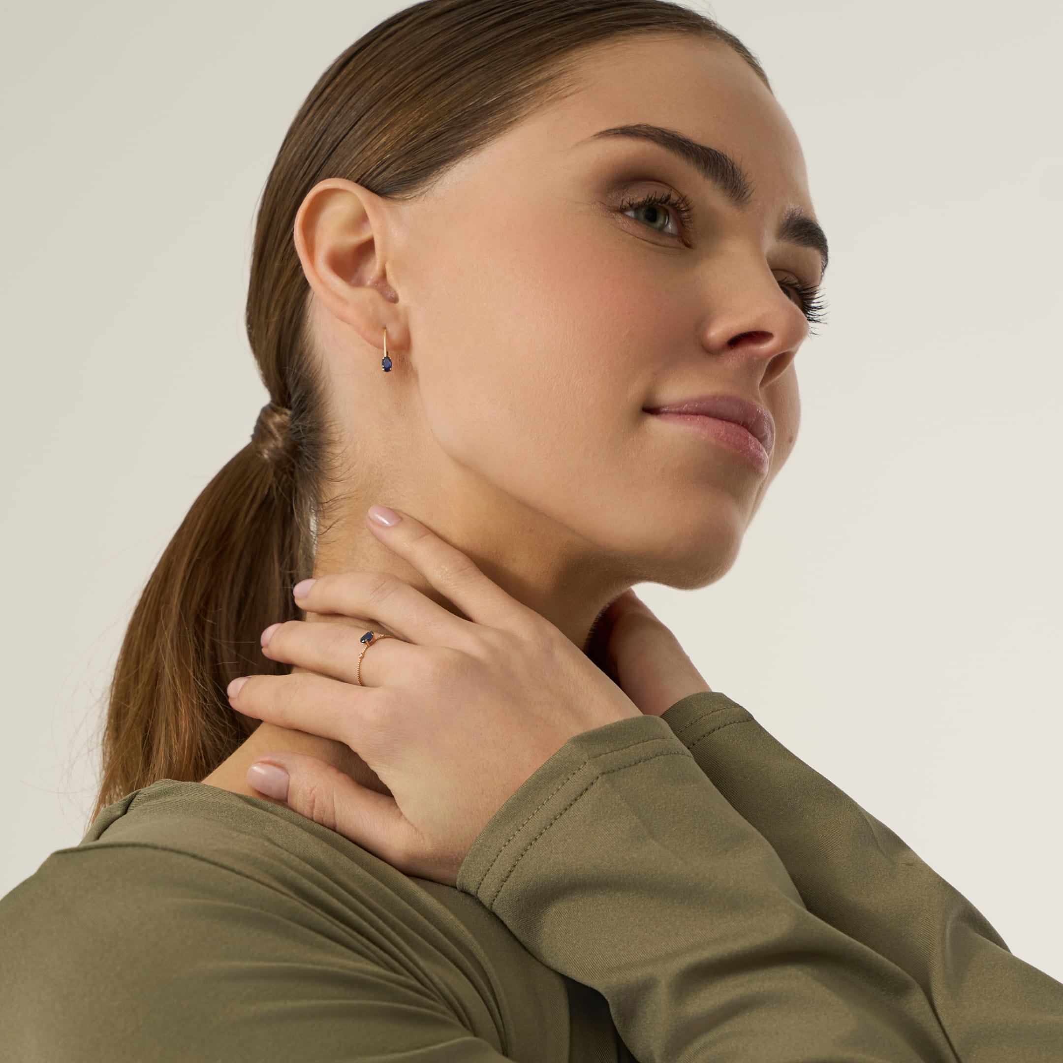 Кольцо из золота с сапфиром