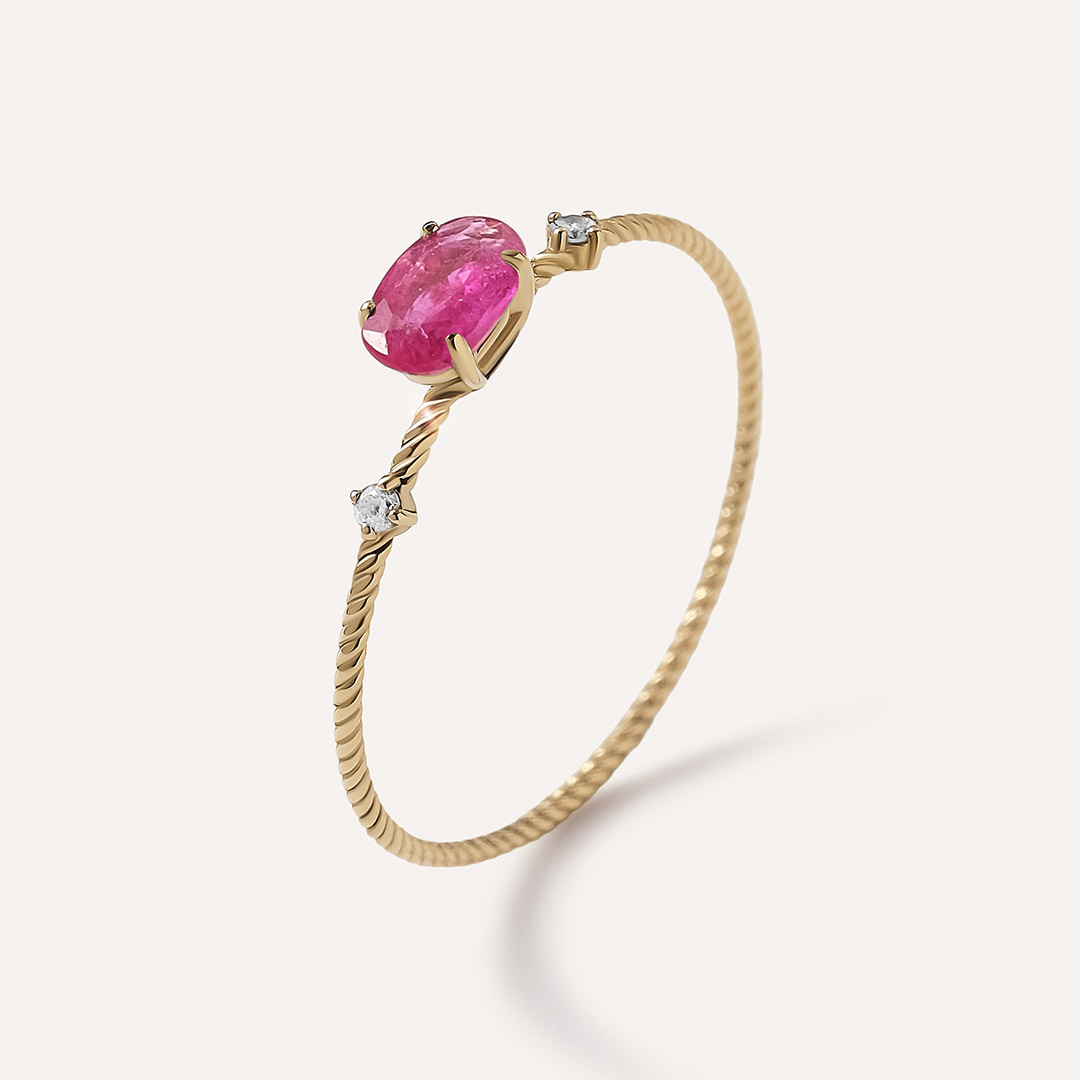 Кольцо из желтого золота с рубином