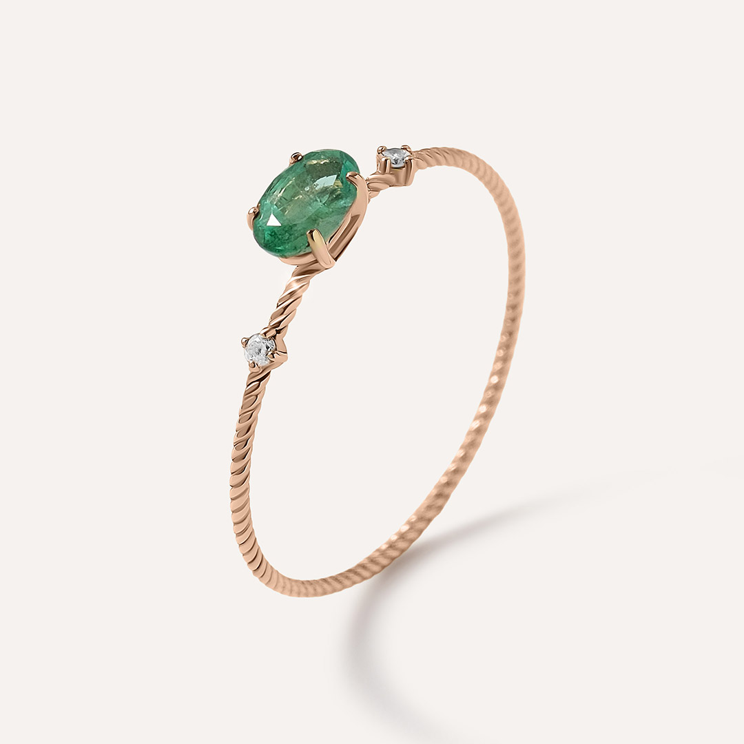 Кольцо из золота с изумрудом