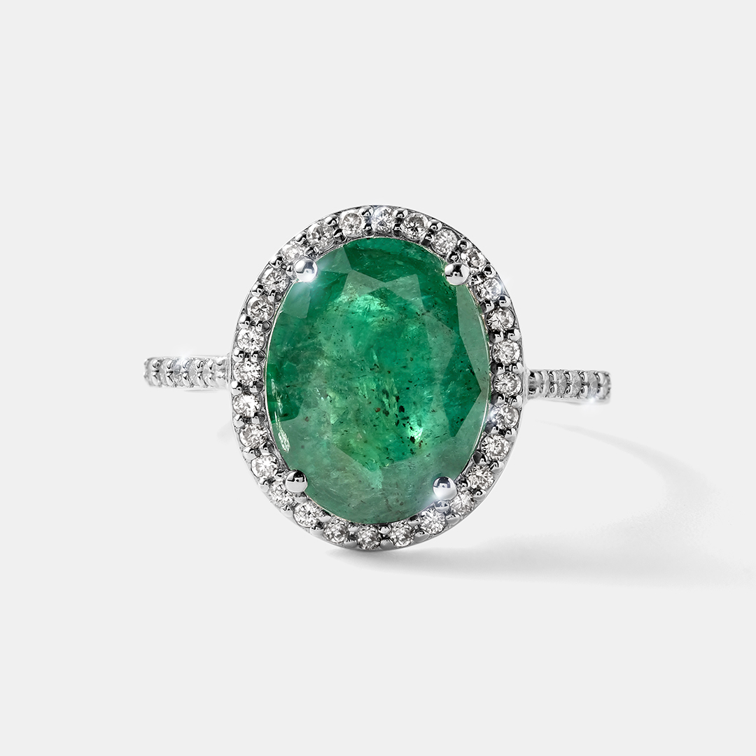 Кольцо из белого золота с изумрудом