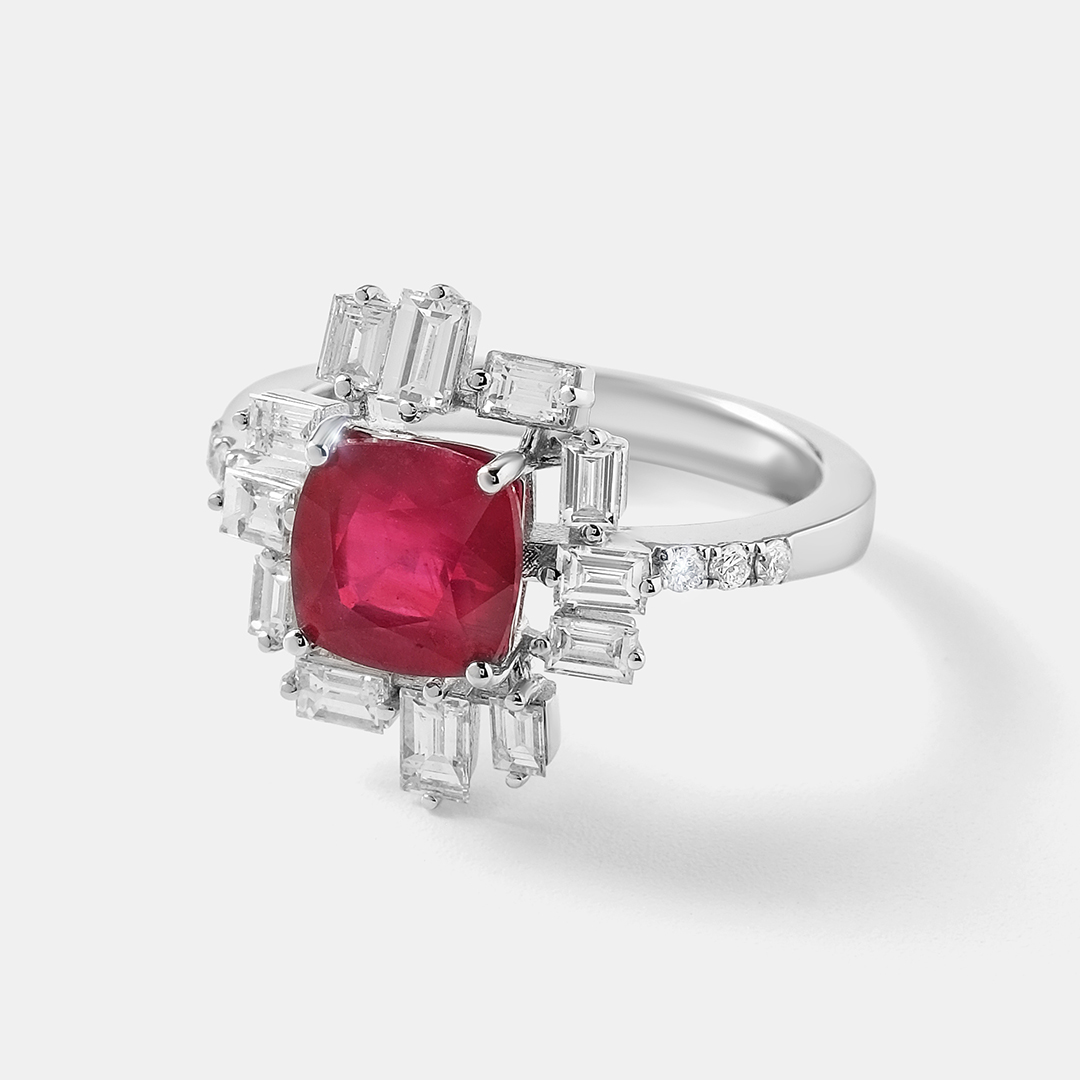 Кольцо из белого золота с рубином