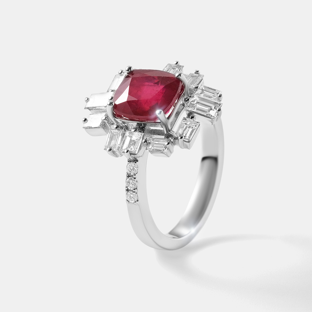 Кольцо из белого золота с рубином