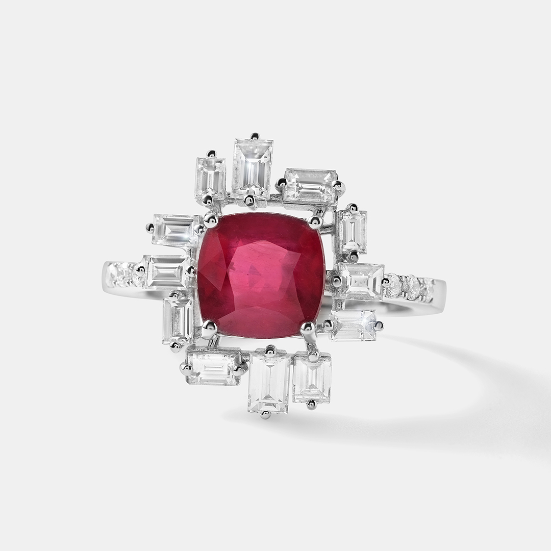 Кольцо из белого золота с рубином