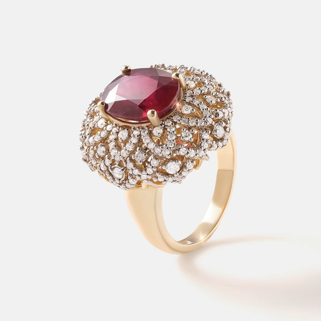 Кольцо из желтого золота с рубином
