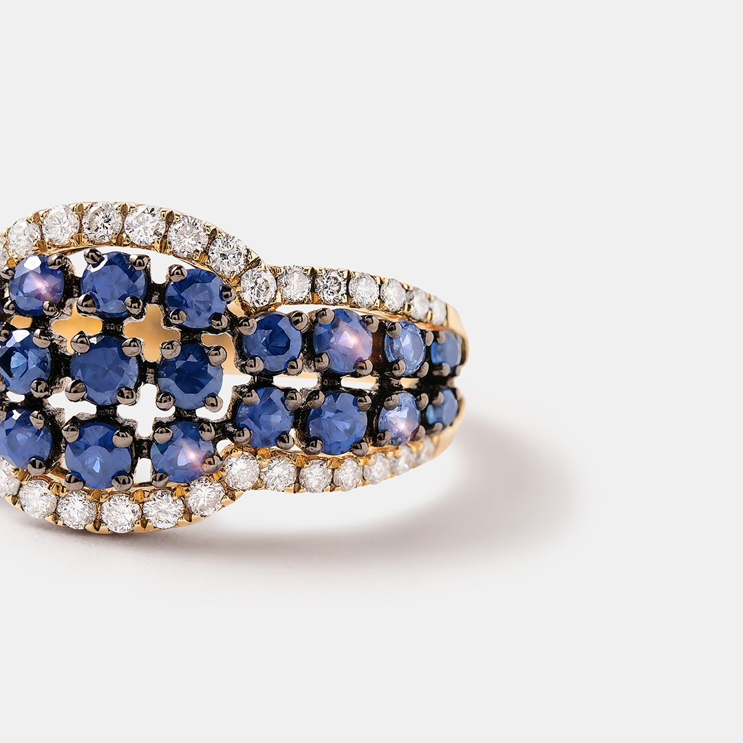 Кольцо из желтого золота с сапфирами