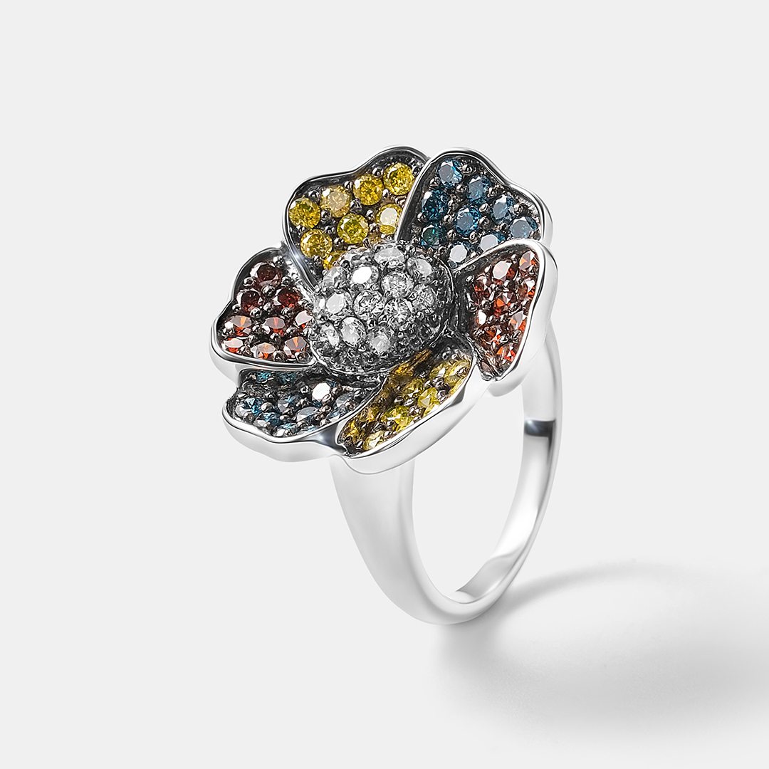 Кольцо из белого золота с цветными бриллиантами "Цветок"