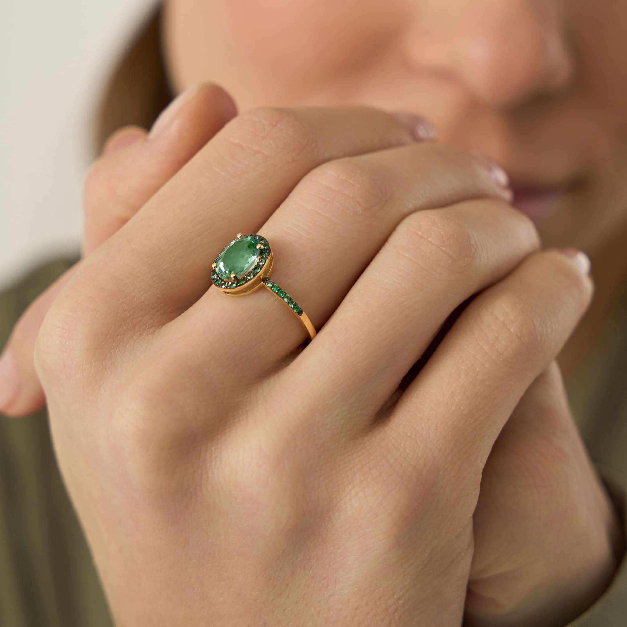 Кольцо из желтого золота с празиолитом