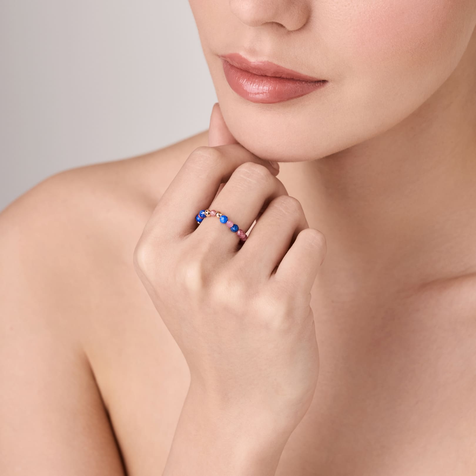 Кольцо из золота с турмалинами и лазуритами