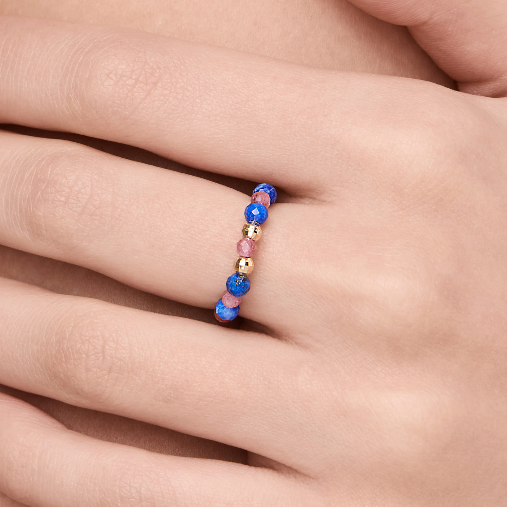 Кольцо из желтого золота с турмалинами и лазуритами