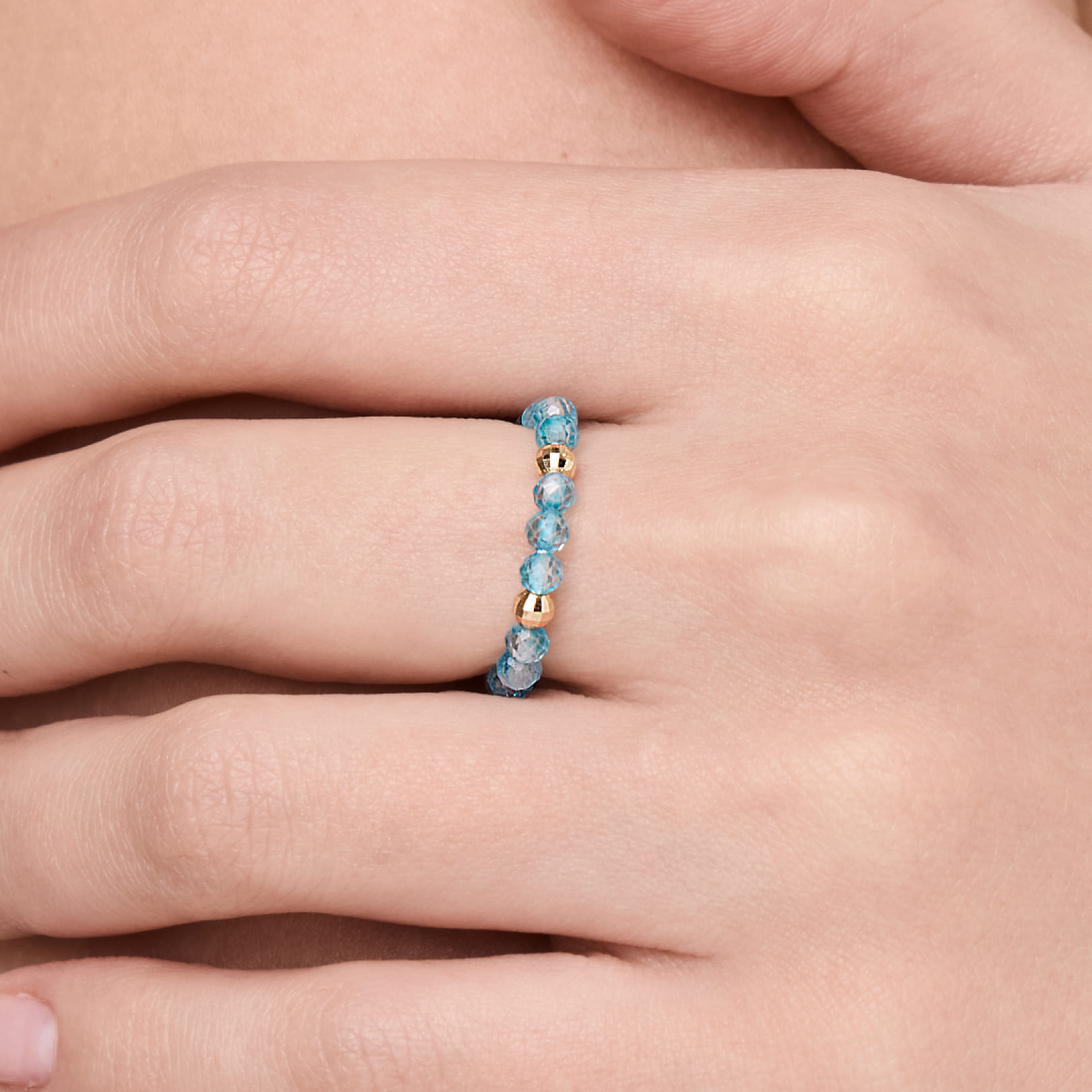 Кольцо из желтого золота с топазами Скай