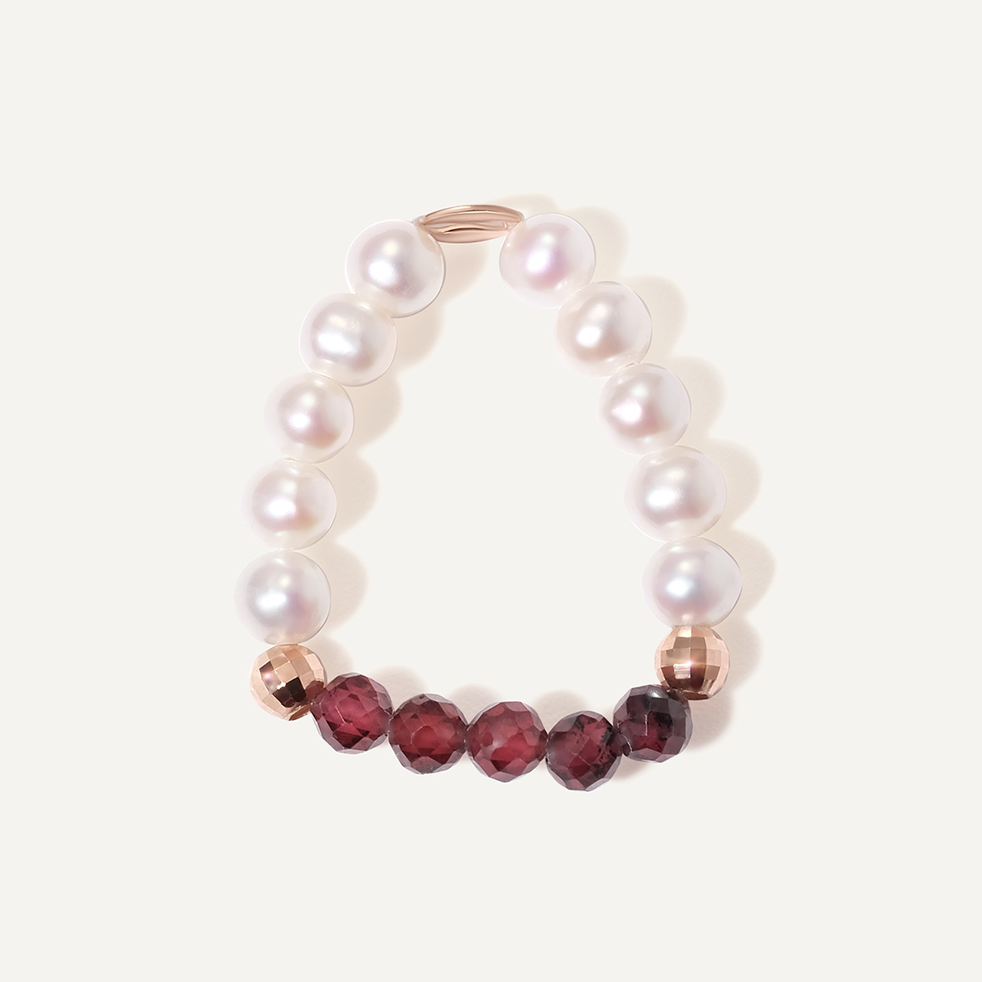 Кольцо из золота с жемчугом и гранатами