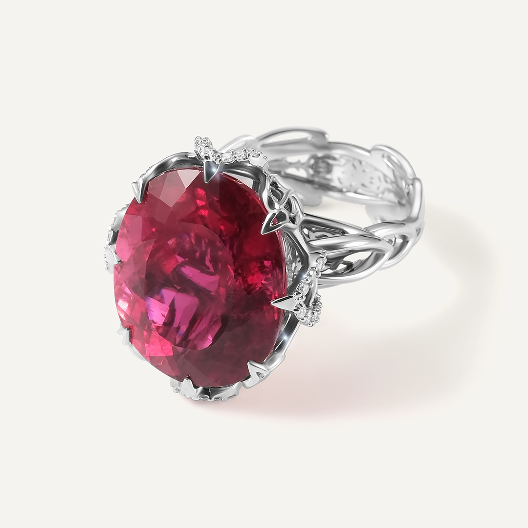 Кольцо из белого золота с рубеллитом