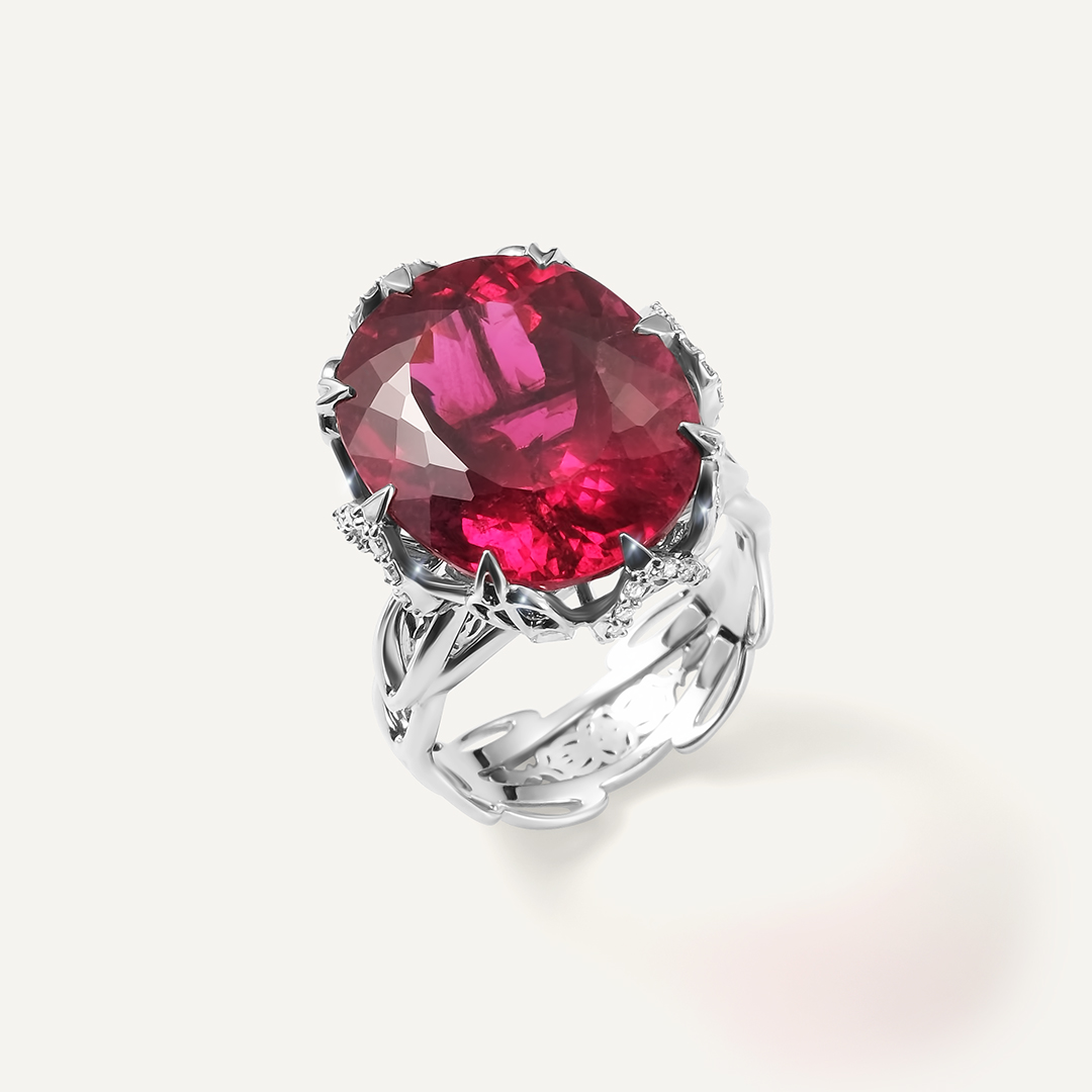 Кольцо из белого золота с рубеллитом