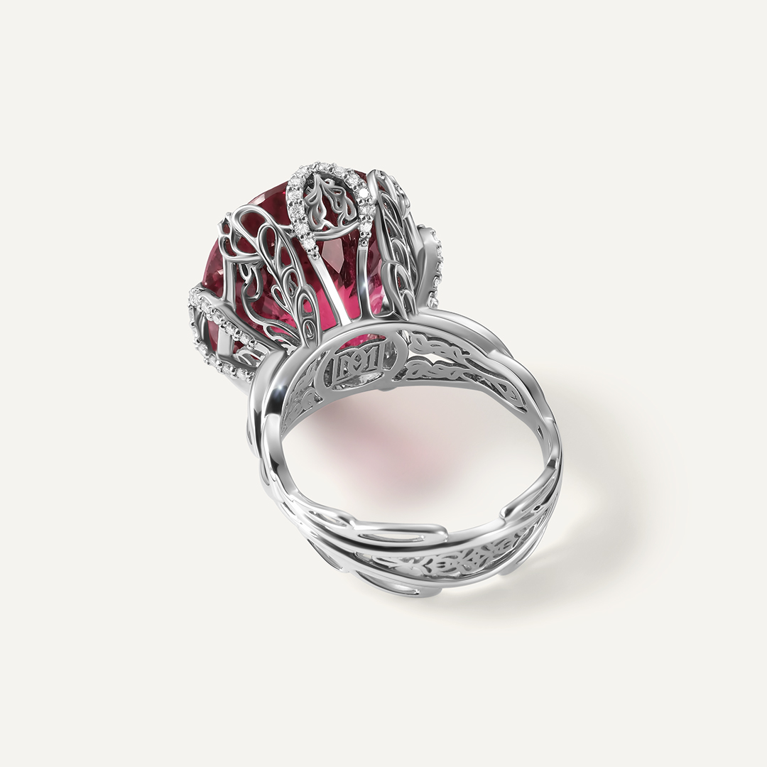 Кольцо из белого золота с рубеллитом