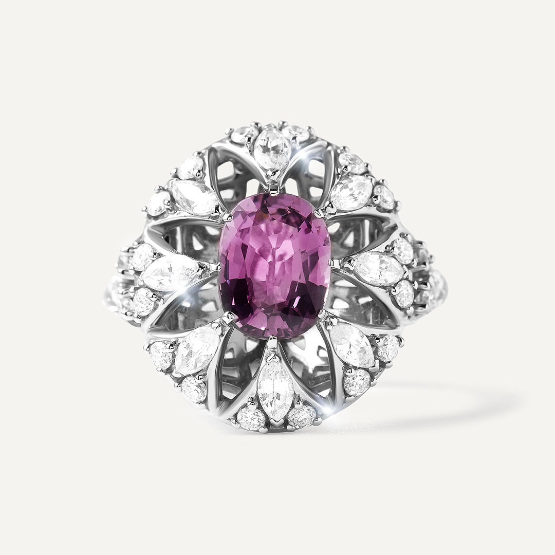 Кольцо из белого золота с фиолетовой шпинелью