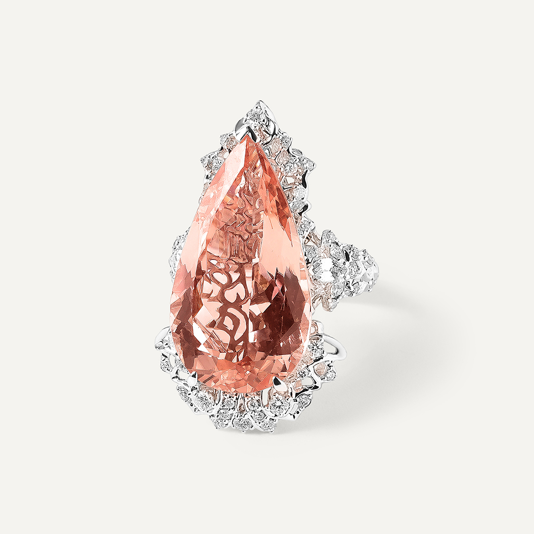 Кольцо из белого золота с морганитом