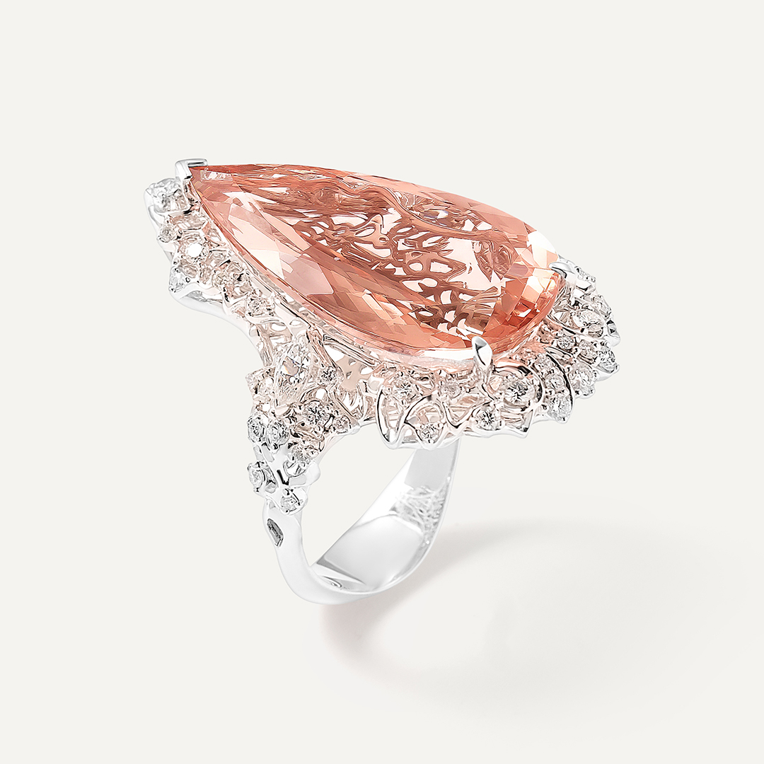 Кольцо из белого золота с морганитом