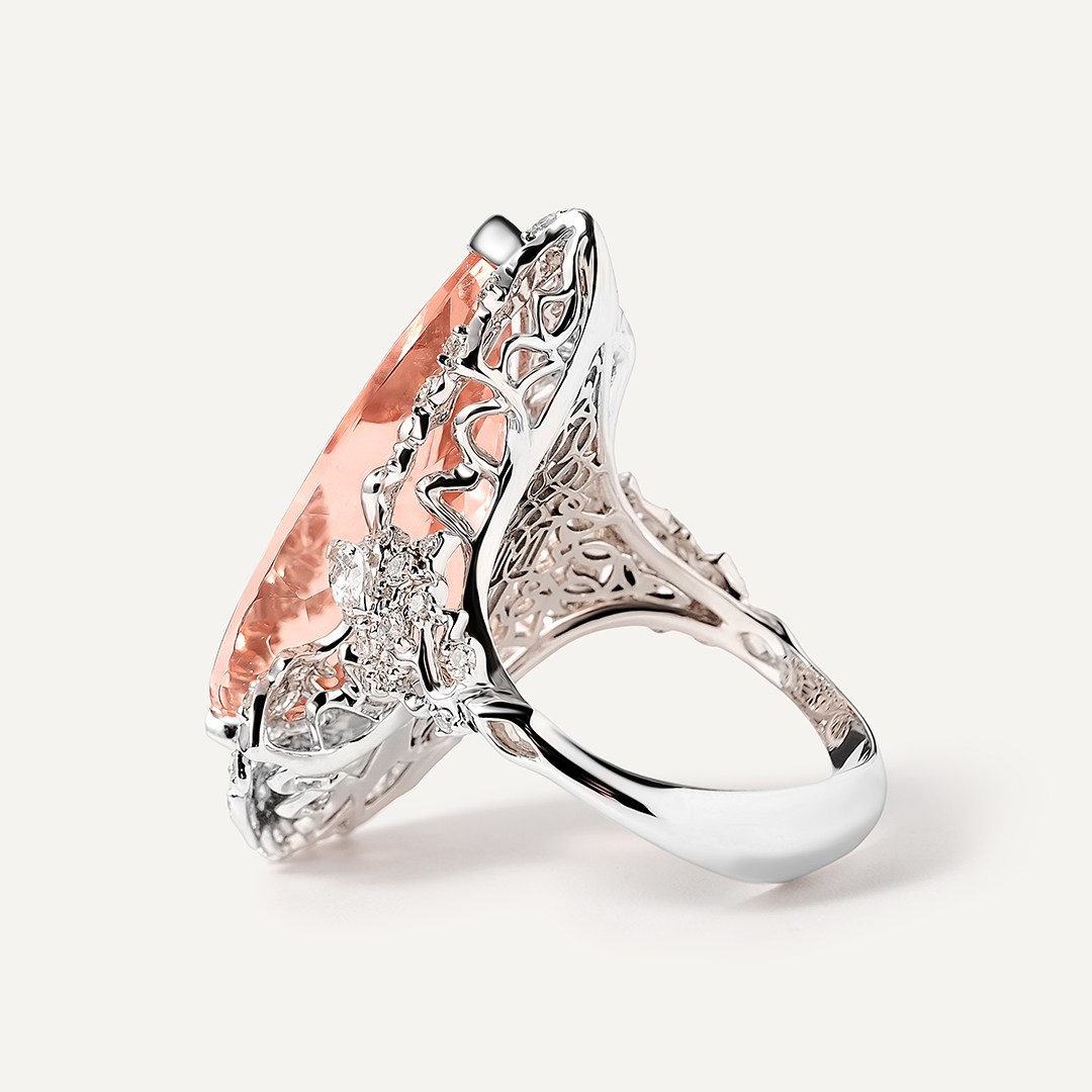 Кольцо из белого золота с морганитом