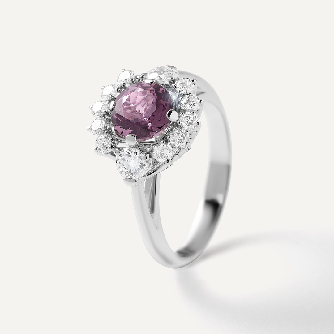 Кольцо из белого золота со шпинелью