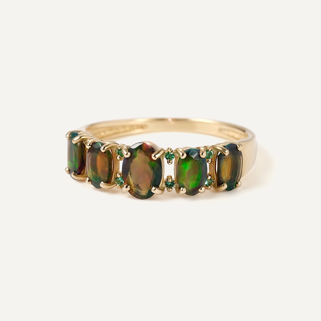 Кольцо из желтого золота с опалами