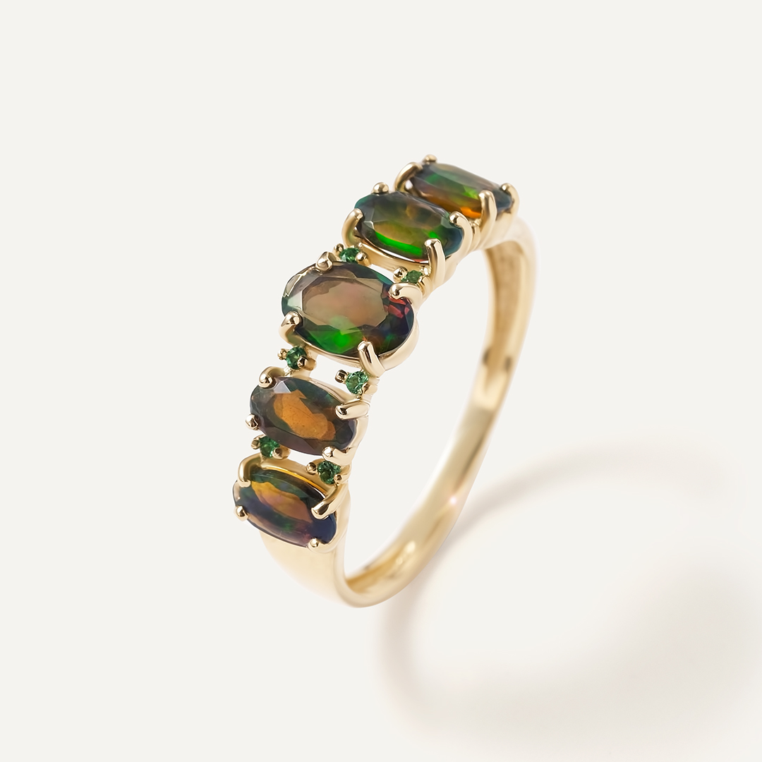 Кольцо из желтого золота с опалами
