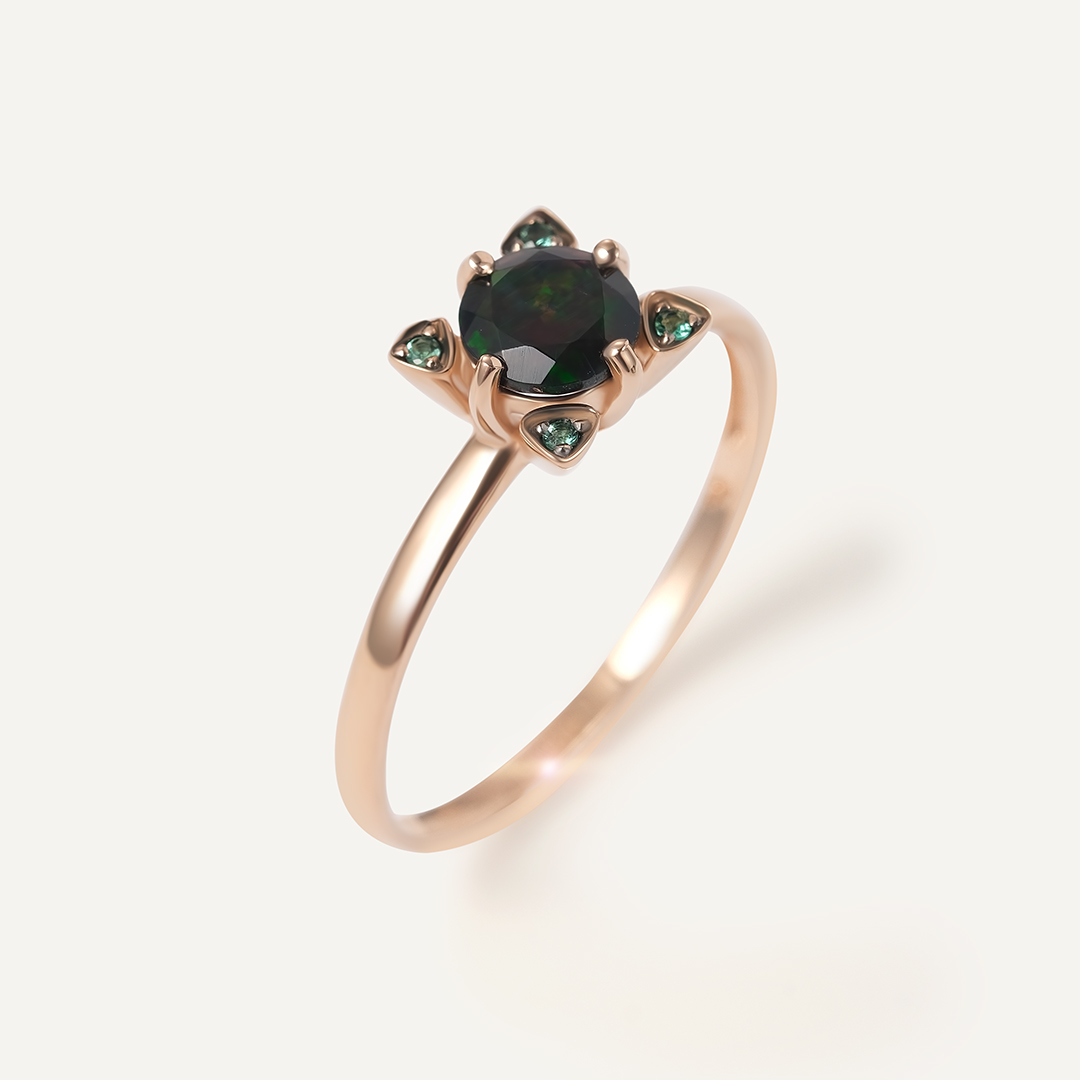 Кольцо из золота с опалом