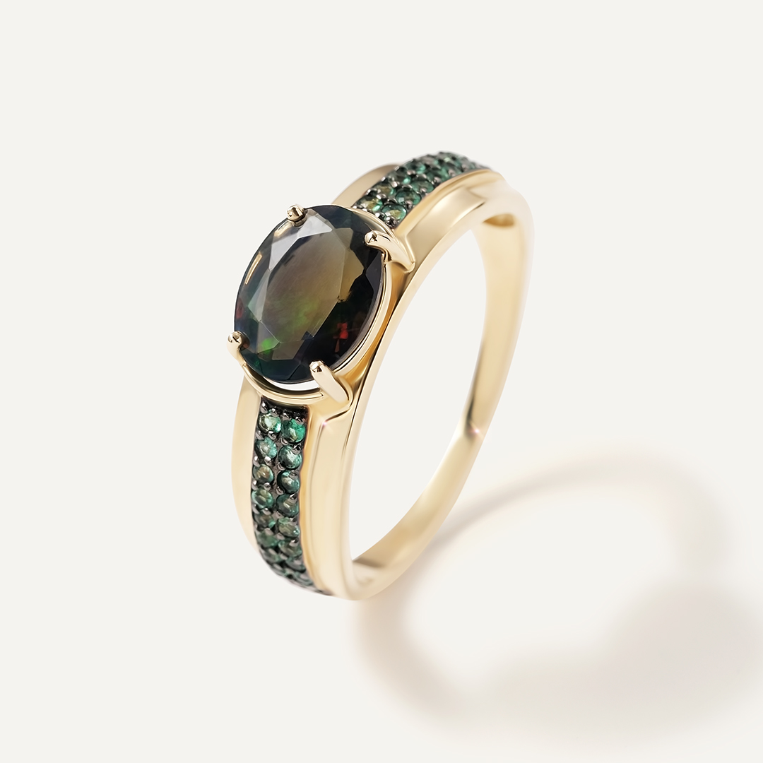Кольцо из желтого золота с опалом