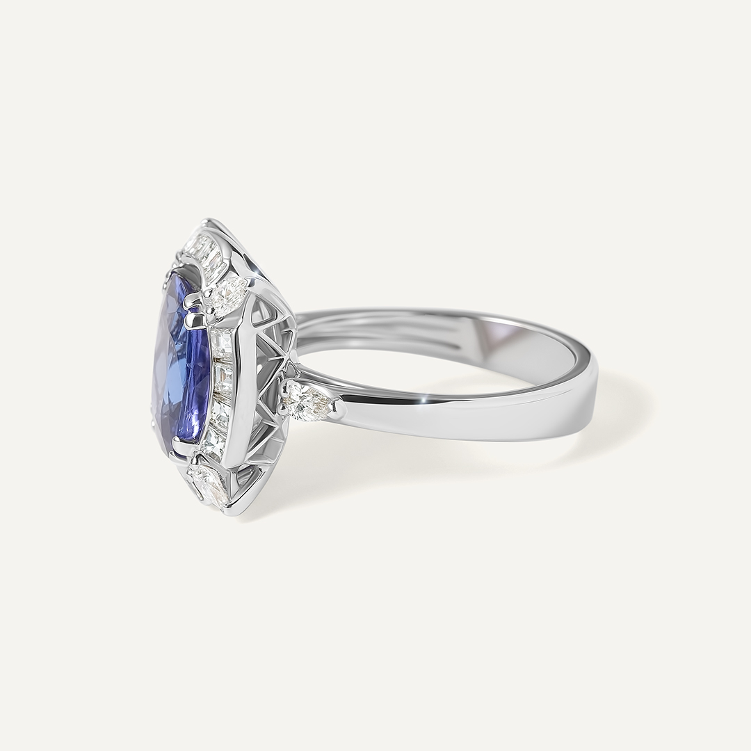 Кольцо из белого золота с танзанитом