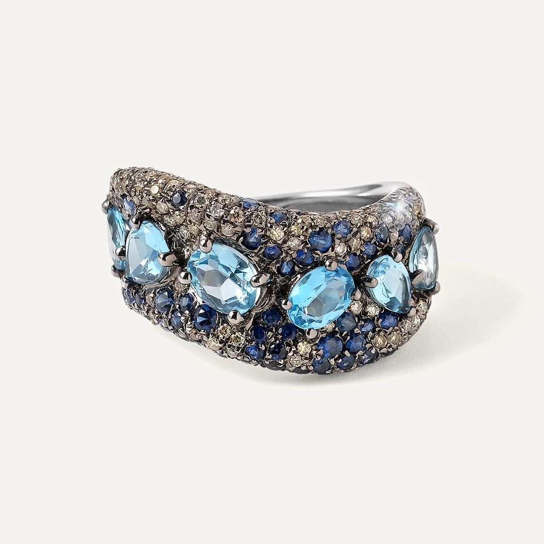 Кольцо из белого золота с топазами