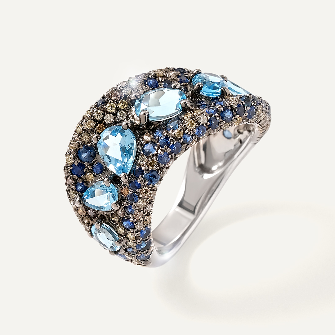 Кольцо из белого золота с топазами