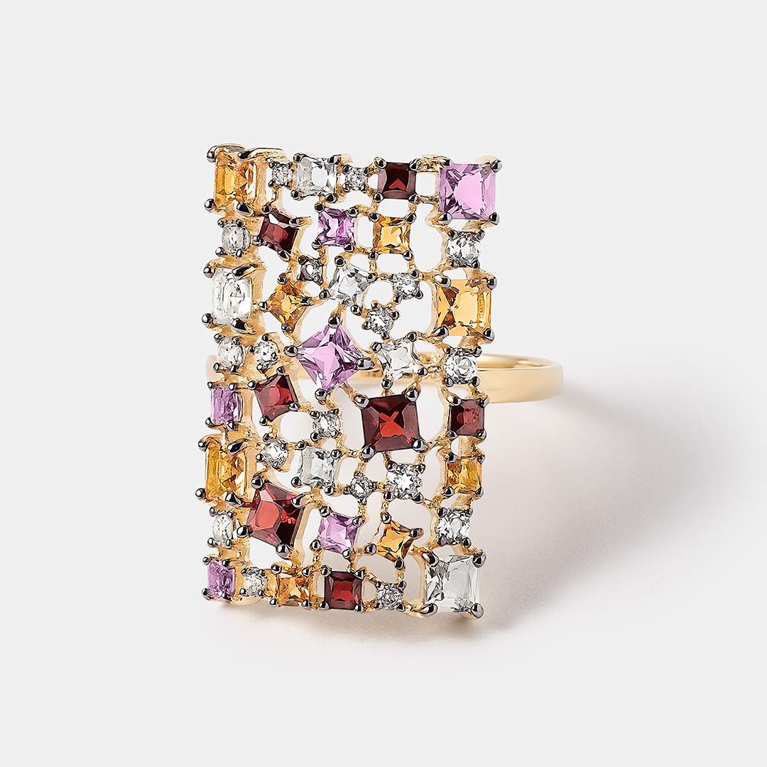 Кольцо из желтого золота с самоцветами