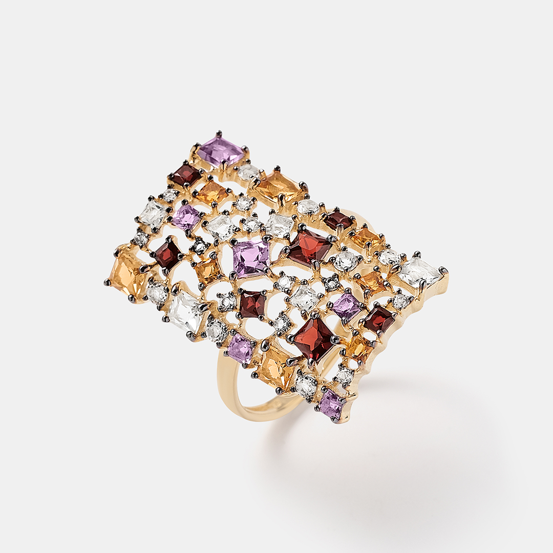 Кольцо из желтого золота с самоцветами