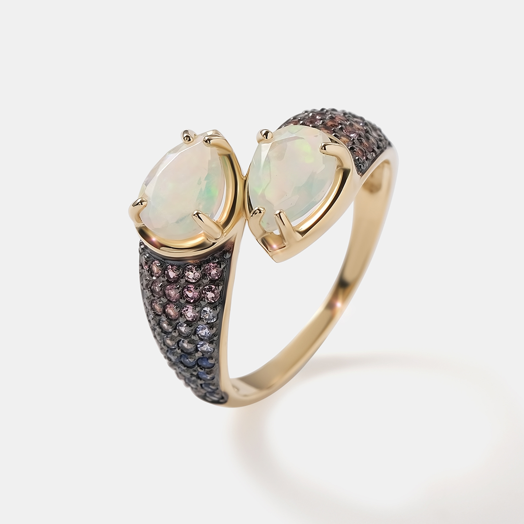 Кольцо из желтого золота с опалом