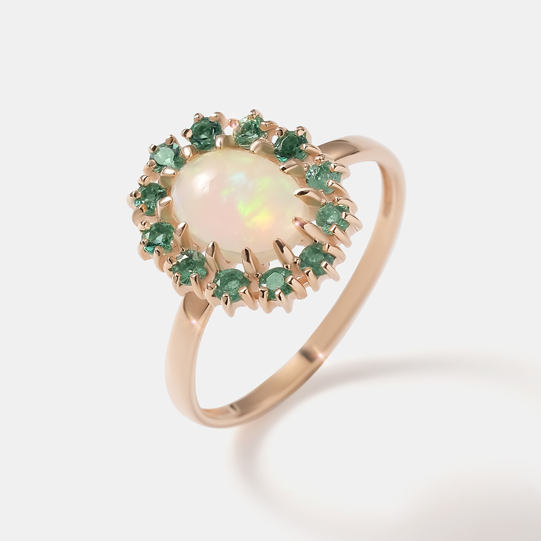 Кольцо из золота с опалом