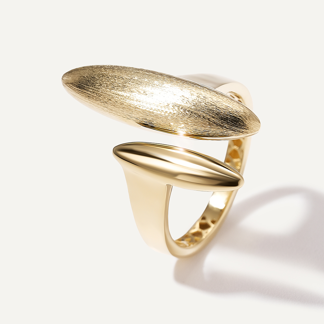 Незамкнутое кольцо из желтого золота
