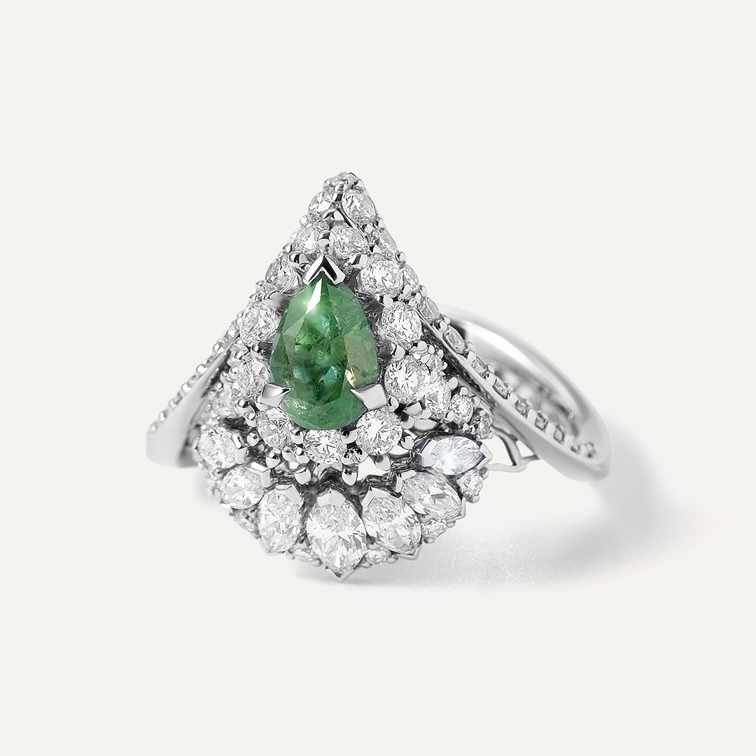 Кольцо из белого золота с александритом