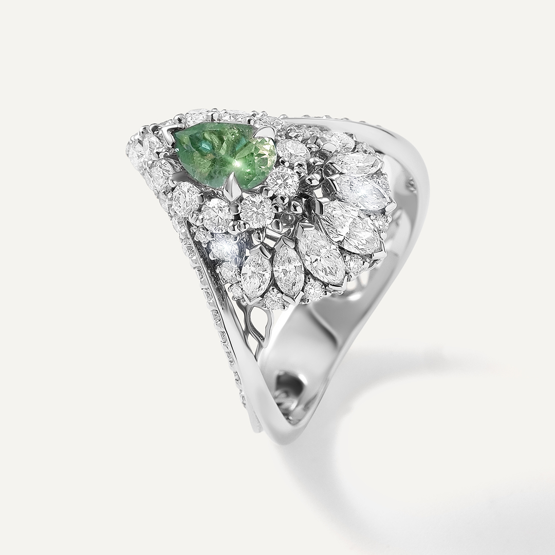 Кольцо из белого золота с александритом