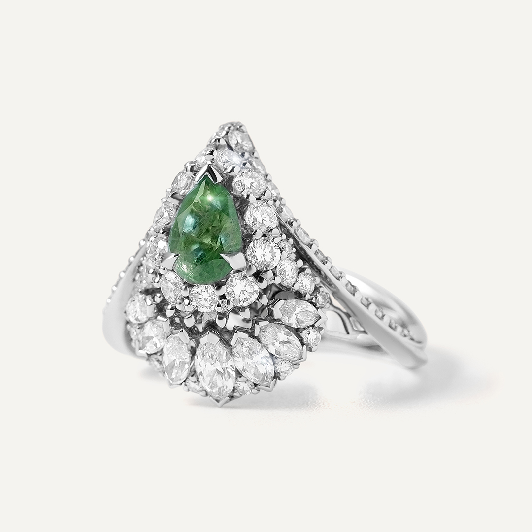 Кольцо из белого золота с александритом