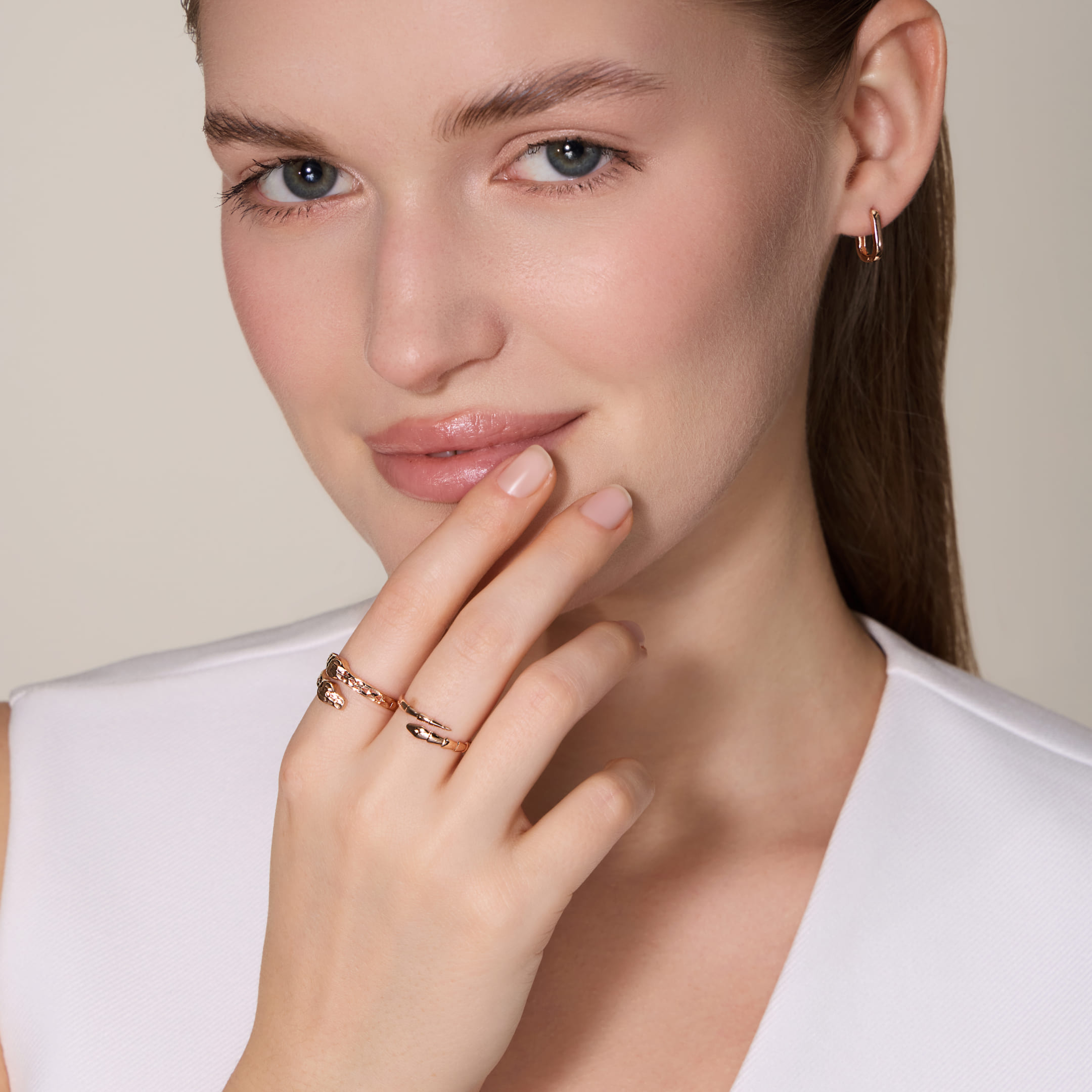 Незамкнутое кольцо из золота "Змея"