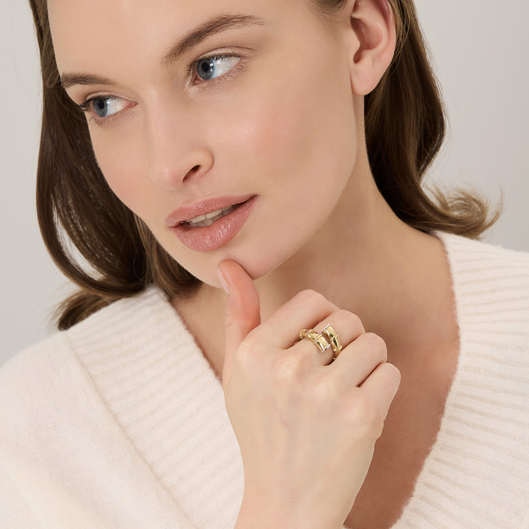 Незамкнутое кольцо из желтого золота