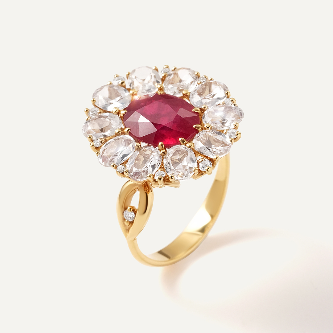 Кольцо из желтого золота с рубином